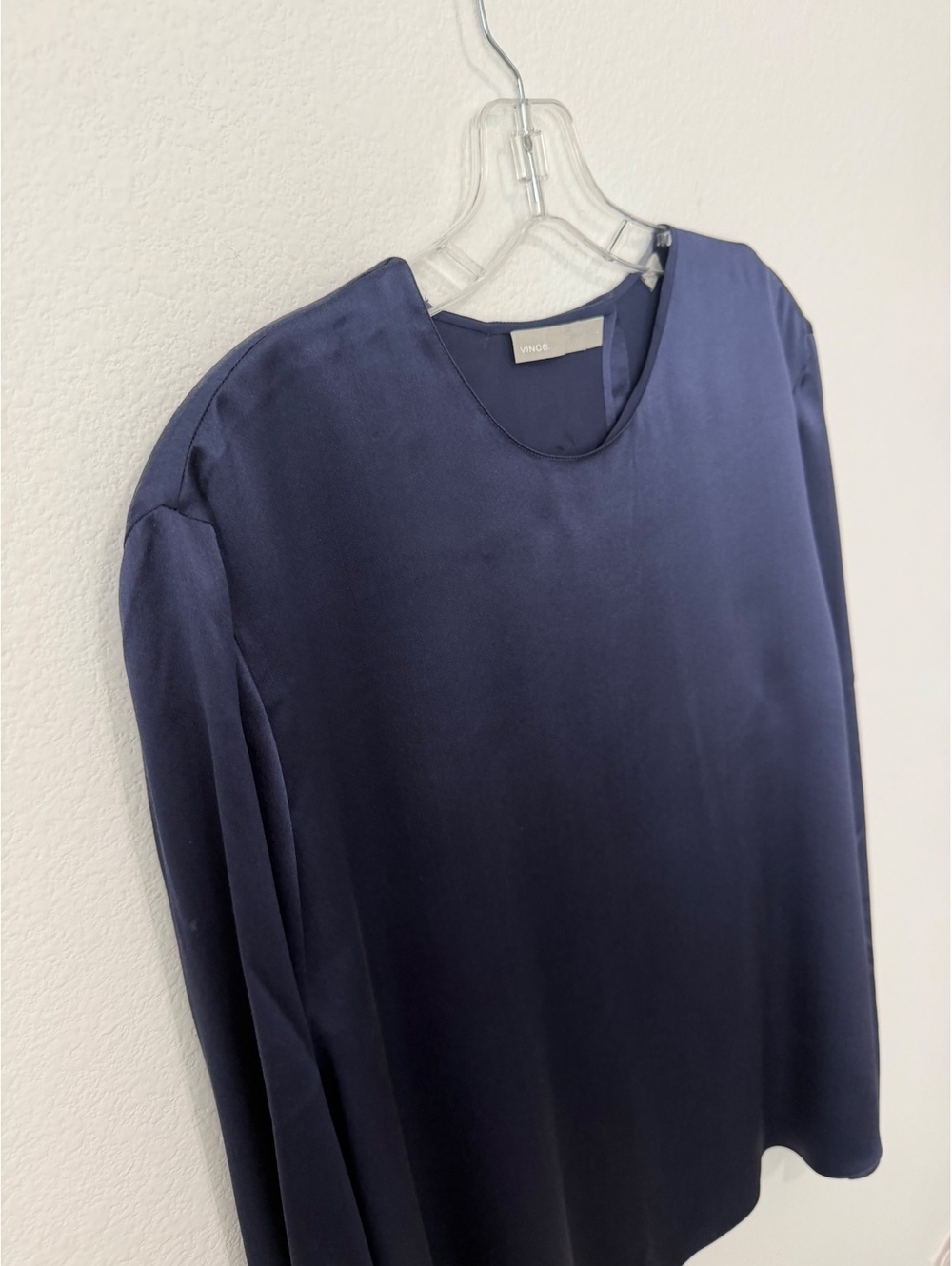 VINCE 100% Silk Split Back Round Neck Navy Blue Minimalist Blouse Size L - Picture 3 of 8